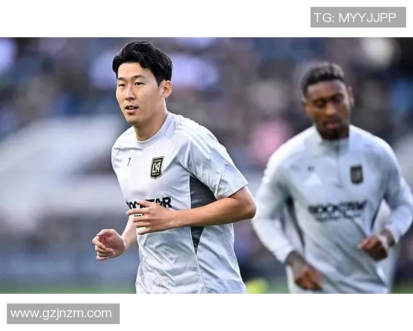 中国足球明星孙兴慜球技惊艳堪比星爷 球场上的独特风采