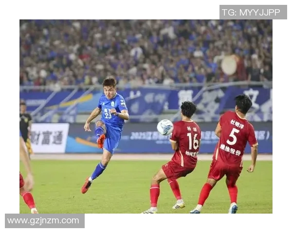 帅气男足球星风采集锦，看看他们如何在赛场上演绎魅力与激情